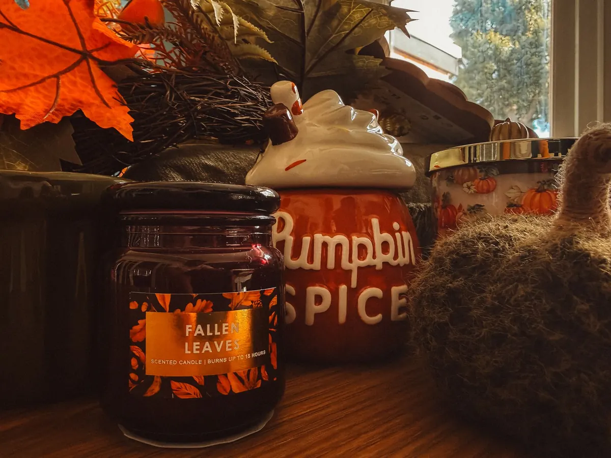 Seasonal Candles for UK Homes: Autumn and Winter Scents That Actually Throw